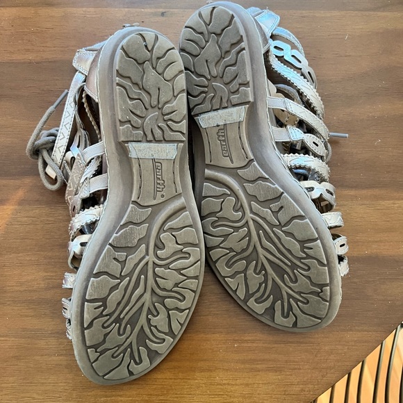 Gold sandals - Picture 2 of 3